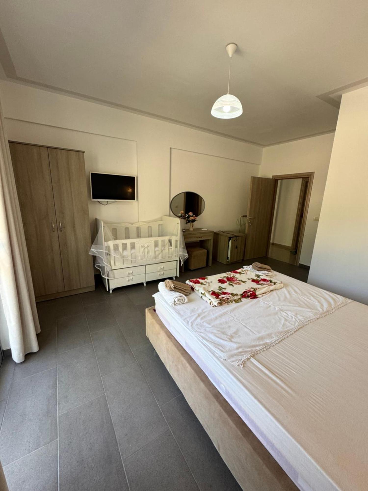 Hotel Irini Sarandë Buitenkant foto