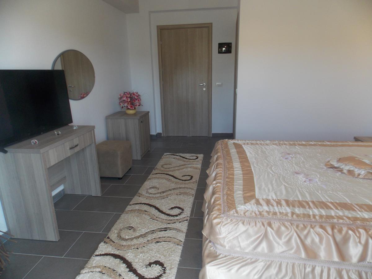 Hotel Irini Sarandë Buitenkant foto