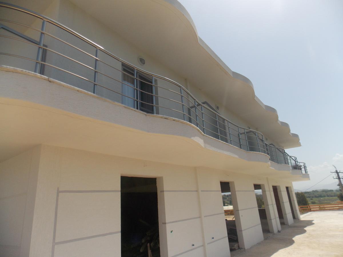 Hotel Irini Sarandë Buitenkant foto
