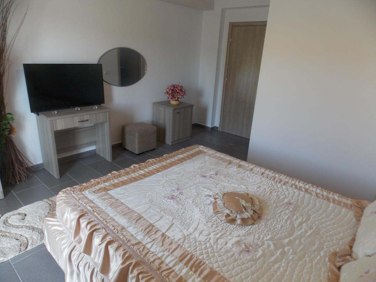 Hotel Irini Sarandë Buitenkant foto