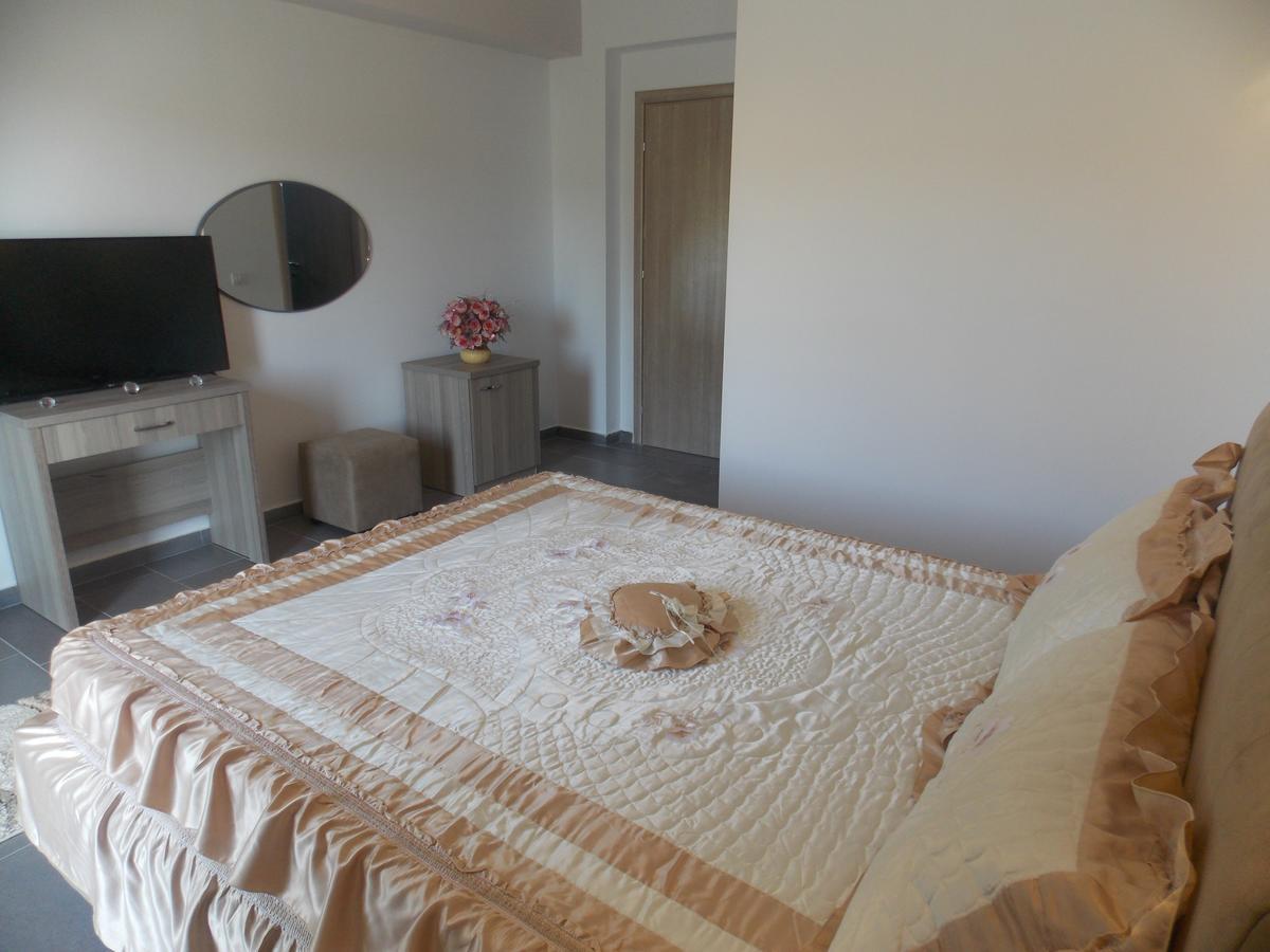 Hotel Irini Sarandë Buitenkant foto