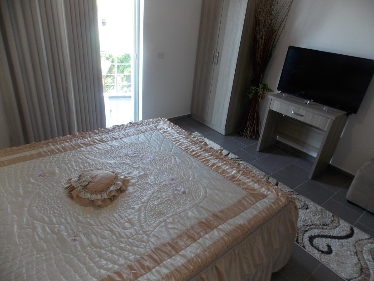Hotel Irini Sarandë Buitenkant foto