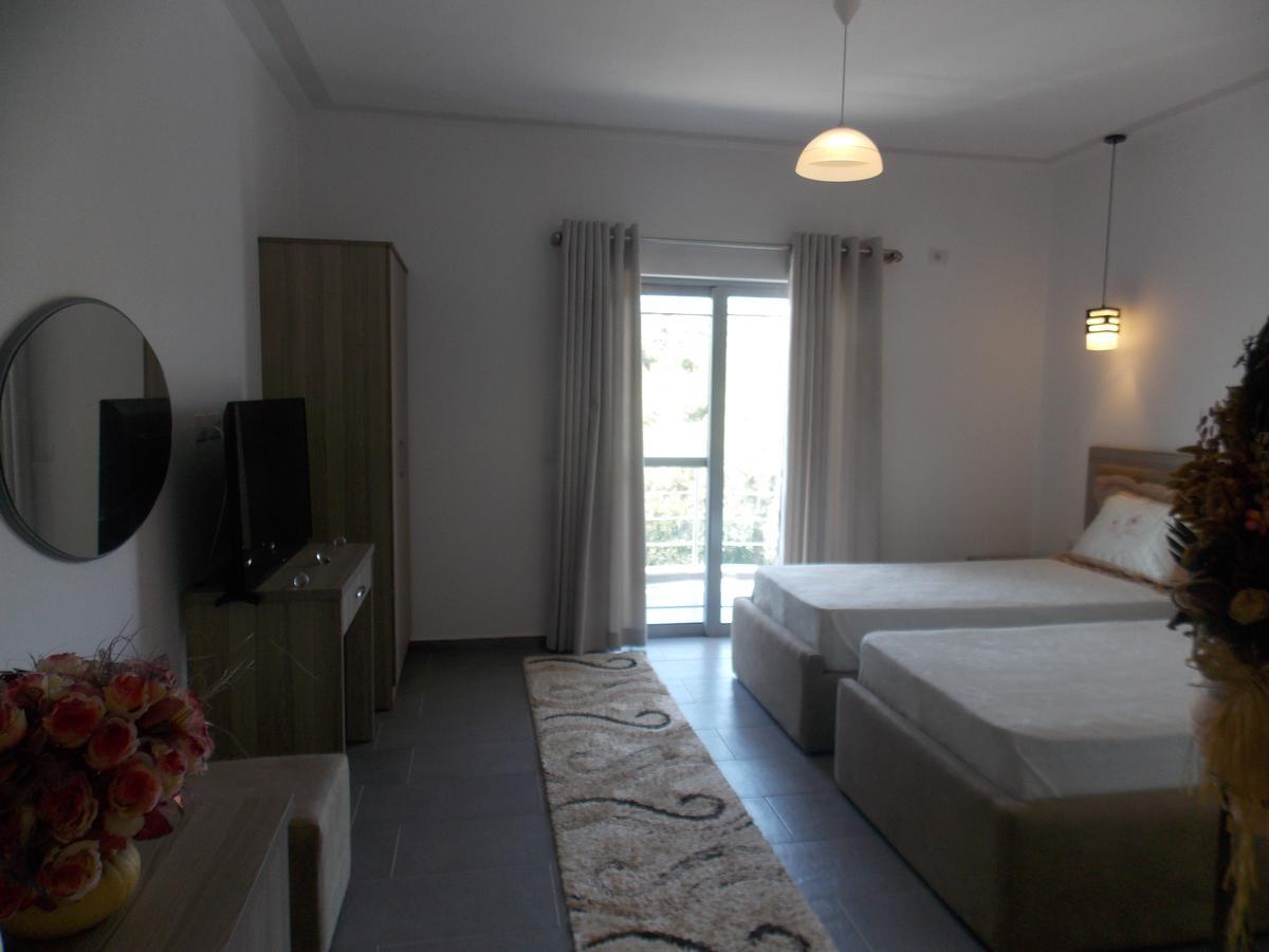 Hotel Irini Sarandë Buitenkant foto